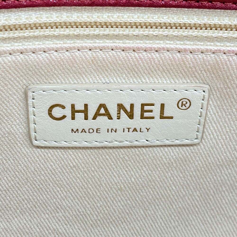 CHANEL Red Leather Shoulder Bag - Picture 5 of 13